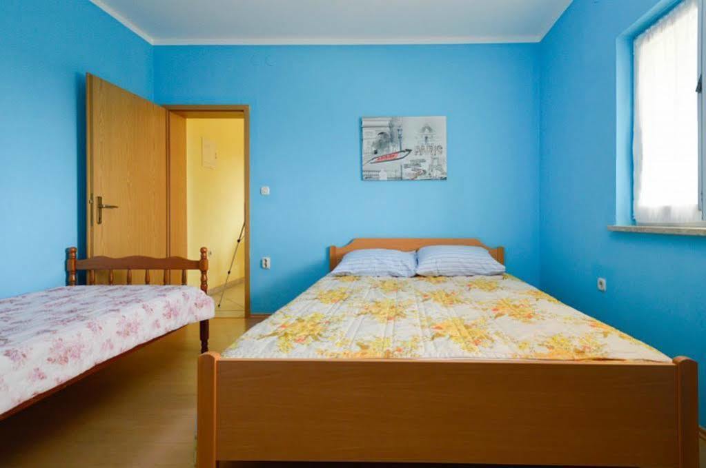 Apartment Mladenka Pula Exterior photo